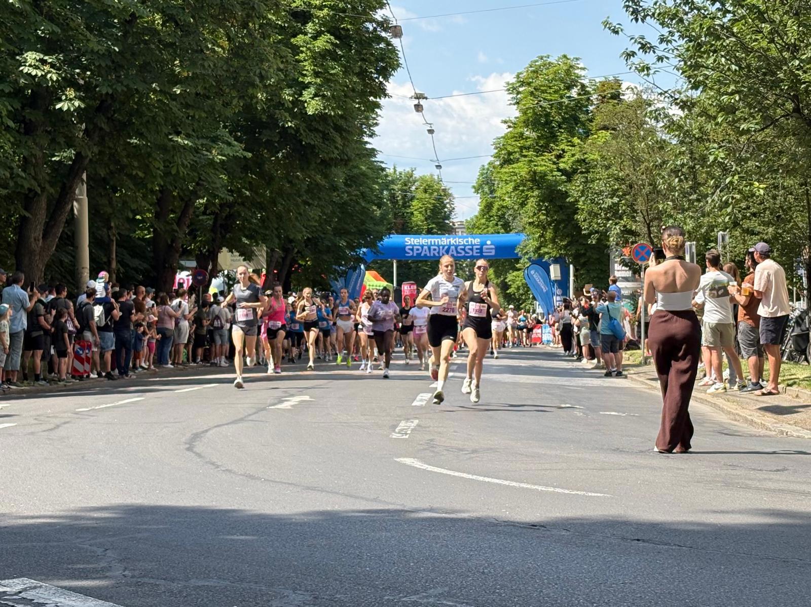 Anna Gröll und Emily Adenstedt beim Business Run Graz